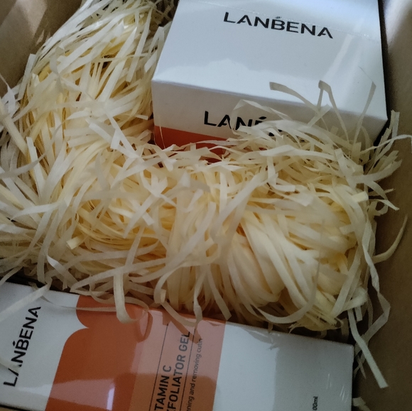 Lanbena Vitamin C Scrub and exfoliater gel - Picture 3 of 3